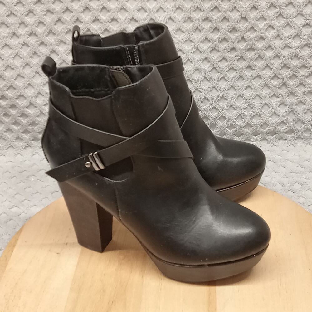 Dominique Nicole Saundra Boots 8W Black Platform Bootie
